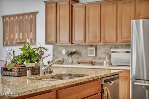 Kitchen - 2010 Phaethon Ln, Reno, NV 89521 photo 4 of 8