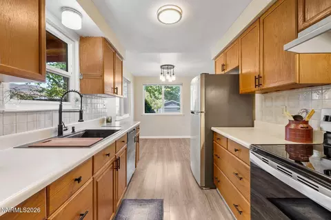 Kitchen - 14005 Perlite Dr, Reno, NV 89521 photo 3 of 4