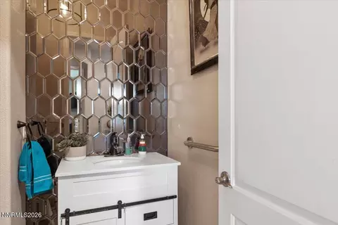 Bath - 11660 Eagle Peak Dr, Sparks, NV 89441 photo 3 of 3