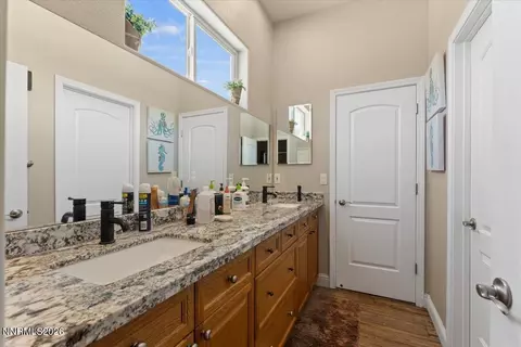 Bath - 11660 Eagle Peak Dr, Sparks, NV 89441 photo 2 of 3
