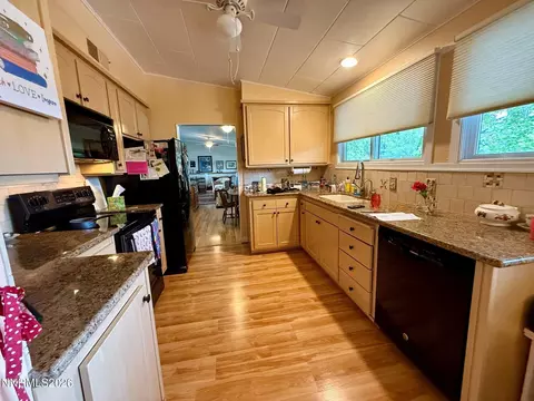 Kitchen - 295 Circle Dr, Reno, NV 89509 photo 2 of 2