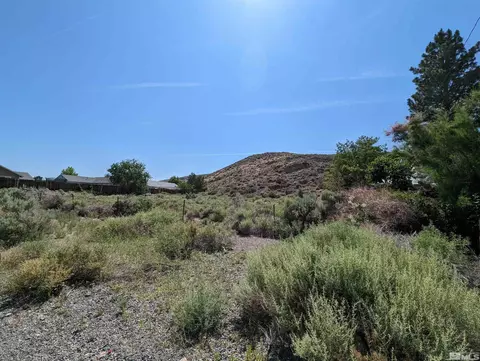 665 Pike St, Dayton, NV 89403
