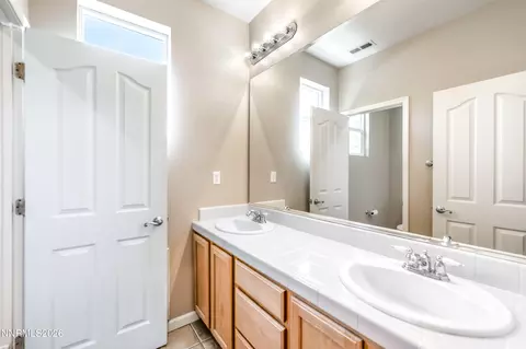 Bath - 490 Miesque Ct, Reno, NV 89521 photo 3 of 4