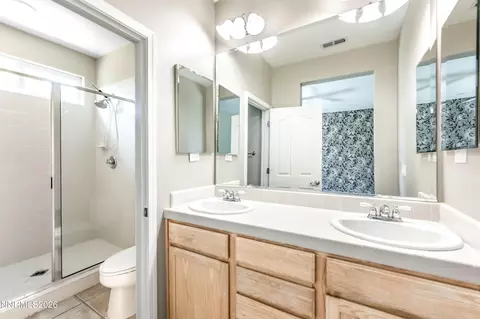 Bath - 490 Miesque Ct, Reno, NV 89521 photo 1 of 4