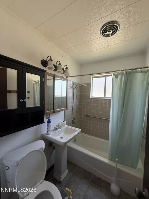 Bath - 18 E P St, Sparks, NV 89431 photo 1 of 1