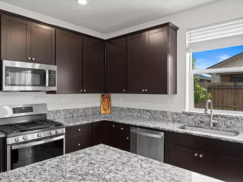 Kitchen - 1127 Dapple Dr, Minden, NV 89423 photo 5 of 8