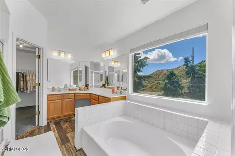 Bath - 10 Eagle Claw Ct, Reno, NV 89523 photo 1 of 3