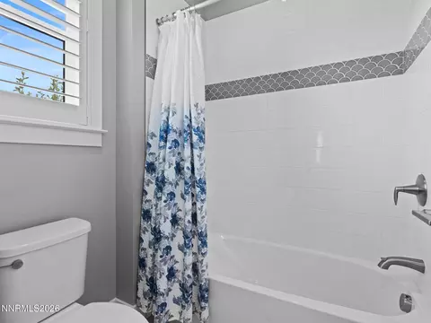 Bath - 3063 Feathertop Dr, Reno, NV 89521 photo 2 of 10