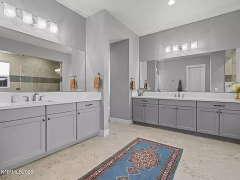 Bath - 3063 Feathertop Dr, Reno, NV 89521 photo 9 of 10