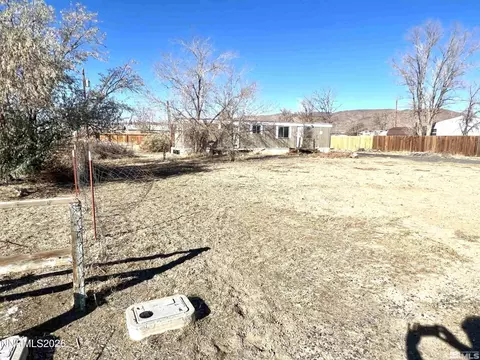 2575 Toiyabe St, Silver Springs, NV 89429