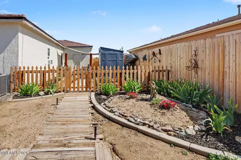 Exterior - 1085 Tamarack Ct, Fallon, NV 89406 photo 4 of 7