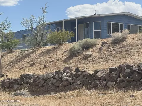 16 Clayton Ln, Dayton, NV 89403