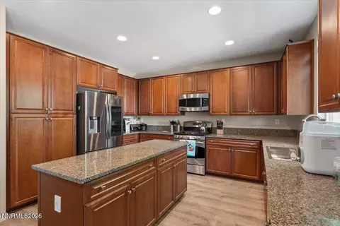 Kitchen - 10891 Oakhaven Dr, Reno, NV 89521 photo 2 of 2