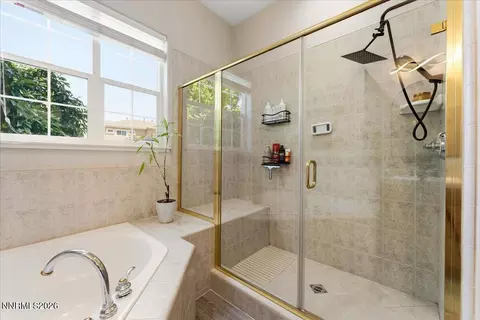 Bath - 1606 Silverthread Dr, Reno, NV 89521 photo 4 of 5