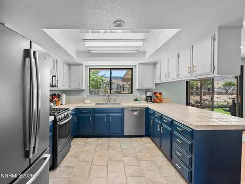 Kitchen - 2850 Ravazza Rd, Reno, NV 89521 photo 2 of 2