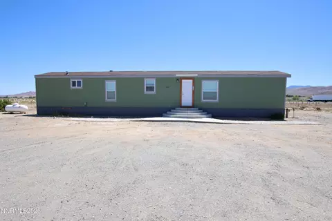 8 Falcon Way, Yerington, NV 89447