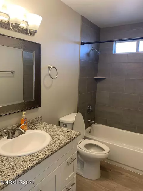 Bath - 960 Mark Ave, Fallon, NV 89406 photo 4 of 4