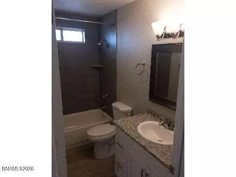 Bath - 960 Mark Ave, Fallon, NV 89406 photo 3 of 4