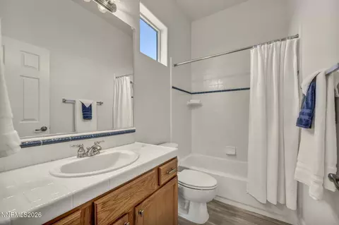 Bath - 574 Echo Ridge Ct, Reno, NV 89511 photo 5 of 6