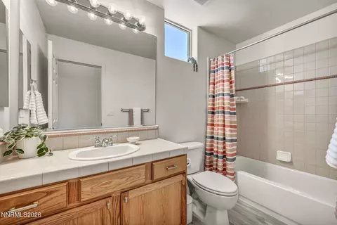 Bath - 574 Echo Ridge Ct, Reno, NV 89511 photo 6 of 6