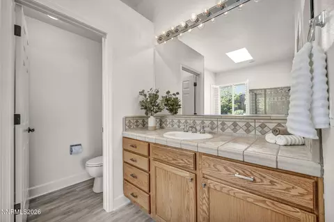 Bath - 574 Echo Ridge Ct, Reno, NV 89511 photo 3 of 6