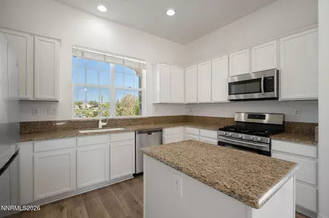 Kitchen - 10140 Buckeye Ct, Reno, NV 89521 photo 3 of 7