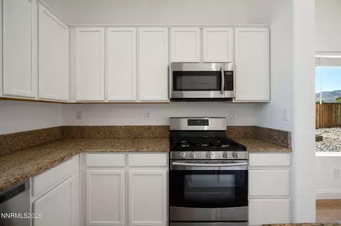 Kitchen - 10140 Buckeye Ct, Reno, NV 89521 photo 5 of 7