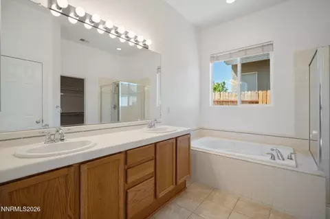 Bath - 10140 Buckeye Ct, Reno, NV 89521 photo 1 of 3