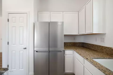 Kitchen - 10140 Buckeye Ct, Reno, NV 89521 photo 6 of 7