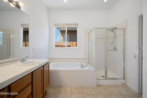 Bath - 10140 Buckeye Ct, Reno, NV 89521 photo 2 of 3