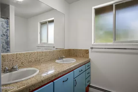 Bath - 549 Ruby Ln, Carson City, NV 89706 photo 4 of 4