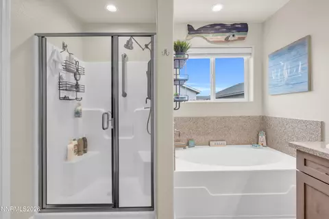 Bath - 2552 Ladera Dr, Fallon, NV 89406 photo 2 of 3