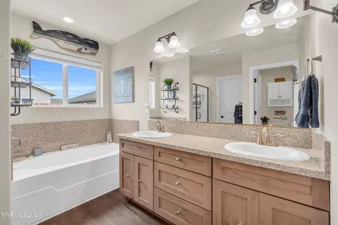 Bath - 2552 Ladera Dr, Fallon, NV 89406 photo 1 of 3