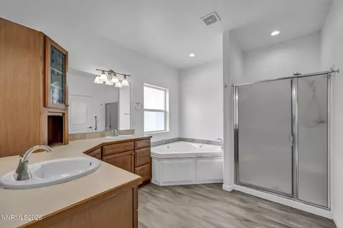 Bath - 1785 Steven Dr, Fallon, NV 89406 photo 1 of 3