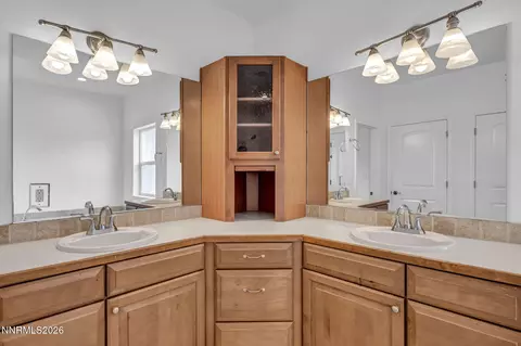 Bath - 1785 Steven Dr, Fallon, NV 89406 photo 2 of 3