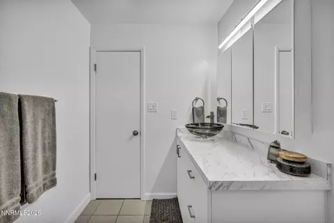 Bath - 2300 Dickerson Rd #11, Reno, NV 89503 photo 3 of 4