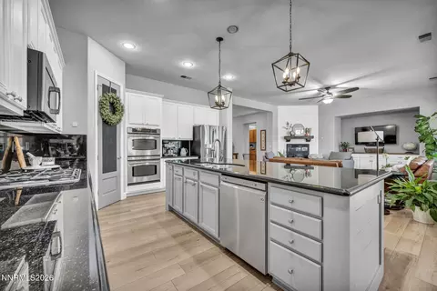 Kitchen - 1658 Bridgeview Ct, Reno, NV 89521 photo 6 of 10