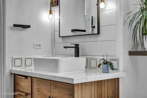 Bath - 1658 Bridgeview Ct, Reno, NV 89521 photo 5 of 13