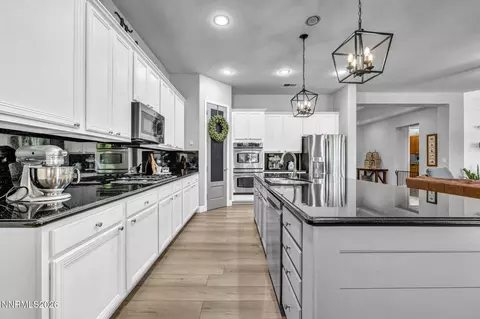 Kitchen - 1658 Bridgeview Ct, Reno, NV 89521 photo 7 of 10