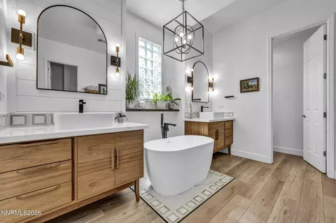 Bath - 1658 Bridgeview Ct, Reno, NV 89521 photo 6 of 13