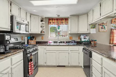 Kitchen - 5155 Candee Ln, Fallon, NV 89406 photo 3 of 3