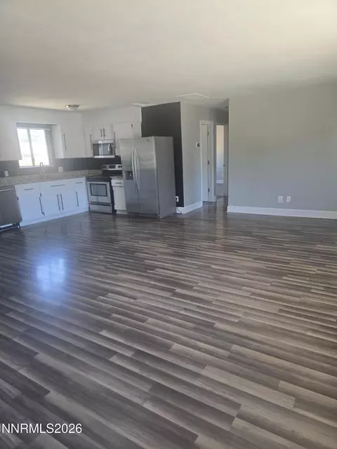 Living - 1060 S Lee Ave, Fallon, NV 89406 photo 2 of 4