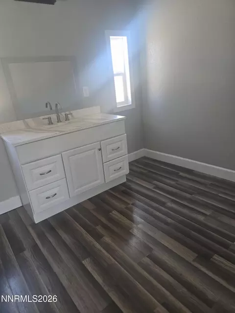 Bath - 1060 S Lee Ave, Fallon, NV 89406 photo 4 of 5
