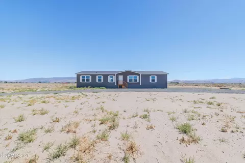 1785 E Antelope St, Silver Springs, NV 89429