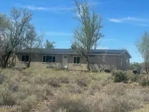 4100 Willow Creek Dr, Fallon, NV 89406