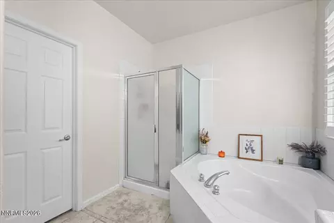 Bath - 1875 Badlands Dr, Reno, NV 89521 photo 2 of 3