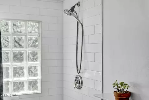 Bath - 519 Sinclair St, Reno, NV 89501 photo 5 of 7