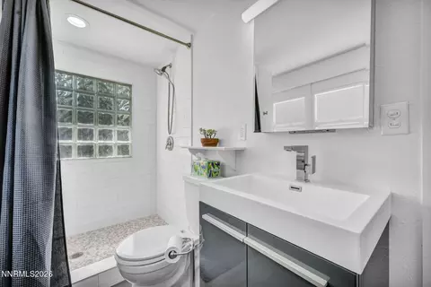 Bath - 519 Sinclair St, Reno, NV 89501 photo 4 of 7