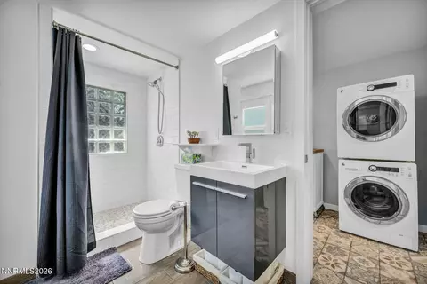 Bath - 519 Sinclair St, Reno, NV 89501 photo 7 of 7