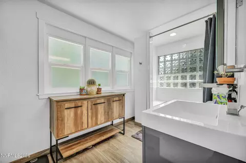 Bath - 519 Sinclair St, Reno, NV 89501 photo 6 of 7